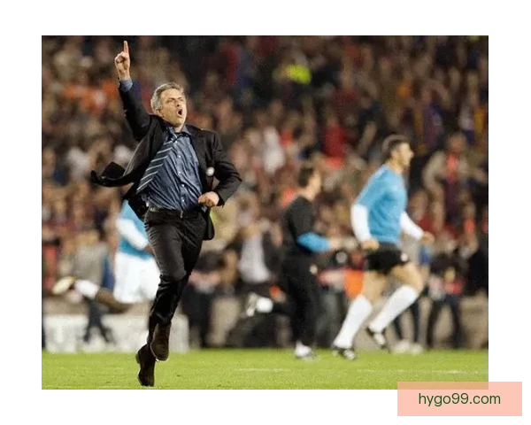 伊拉克看球的曼联死忠三球连爆全场疯狂庆祝村花扭屁股出圈瞬间走红